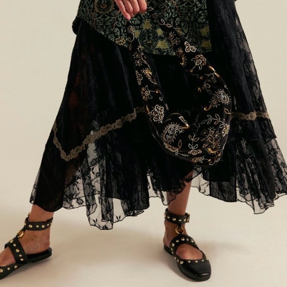 Free People Velvet Bag with Embroidery in Black. Brand new! - Picture 4 of 9